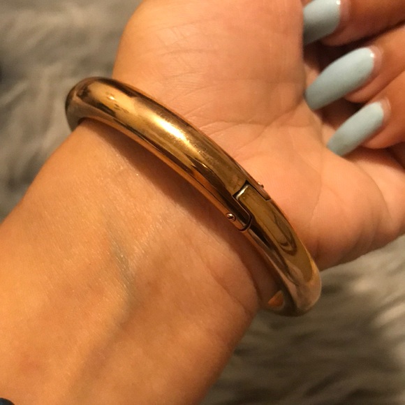 Gold bangle. - Picture 4 of 5